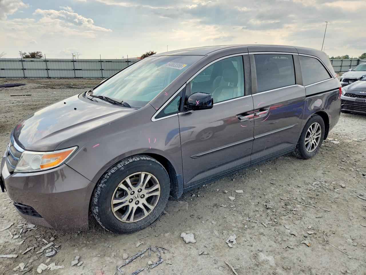 Salvage Honda Odyssey Image
