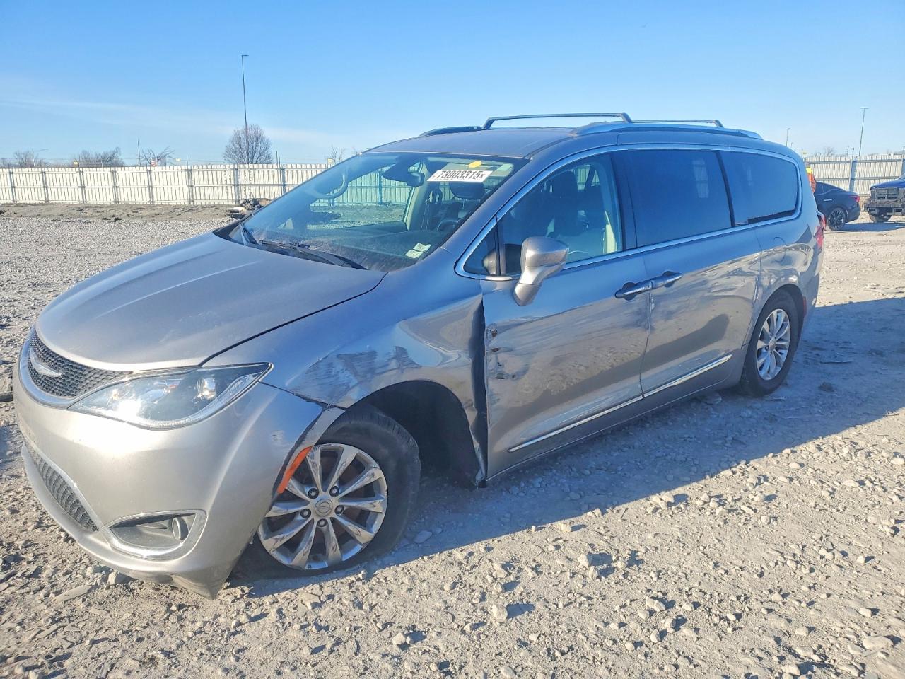 Salvage Chrysler Pacifica Image