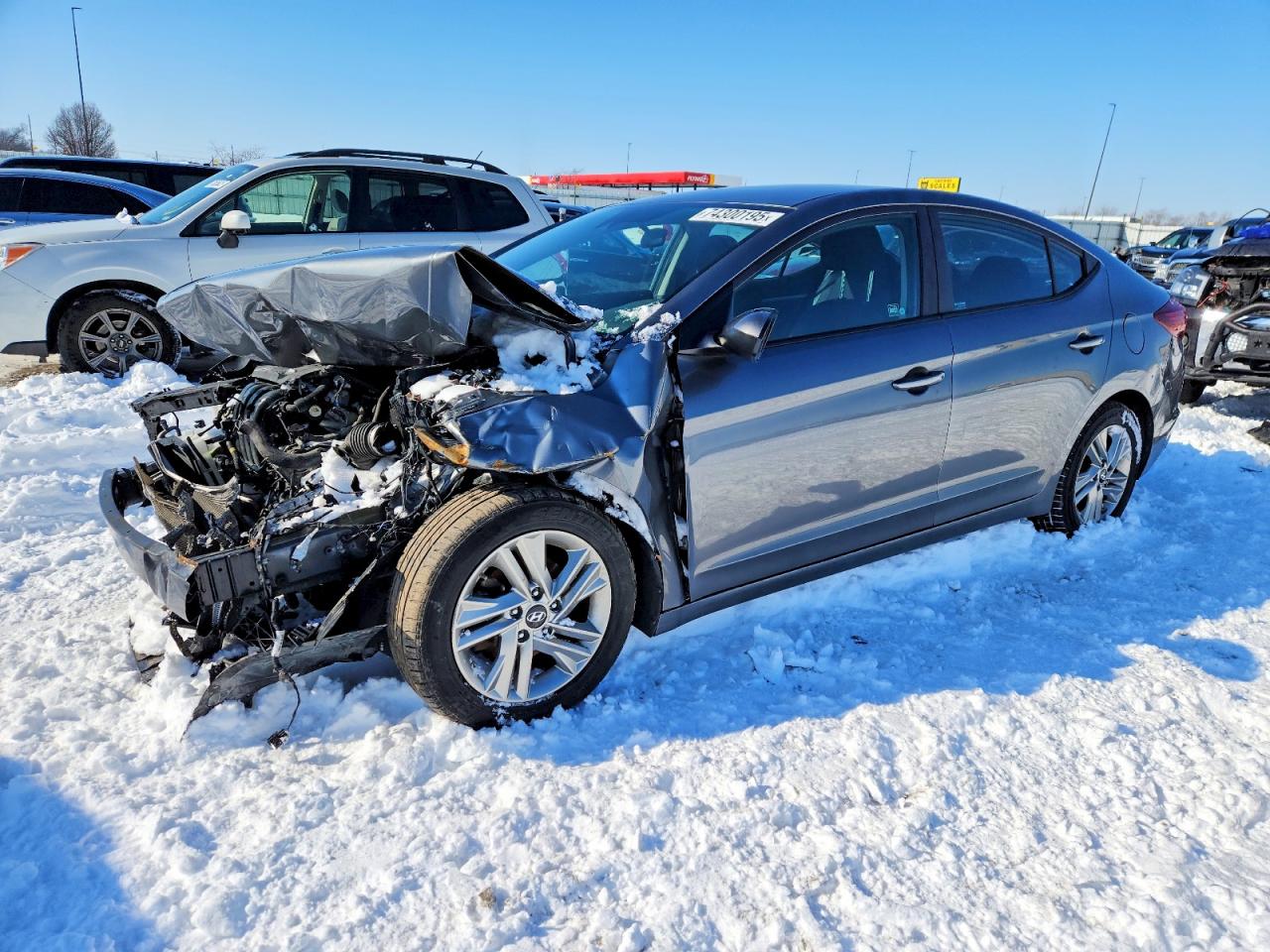 Salvage Hyundai ELANTRA Image