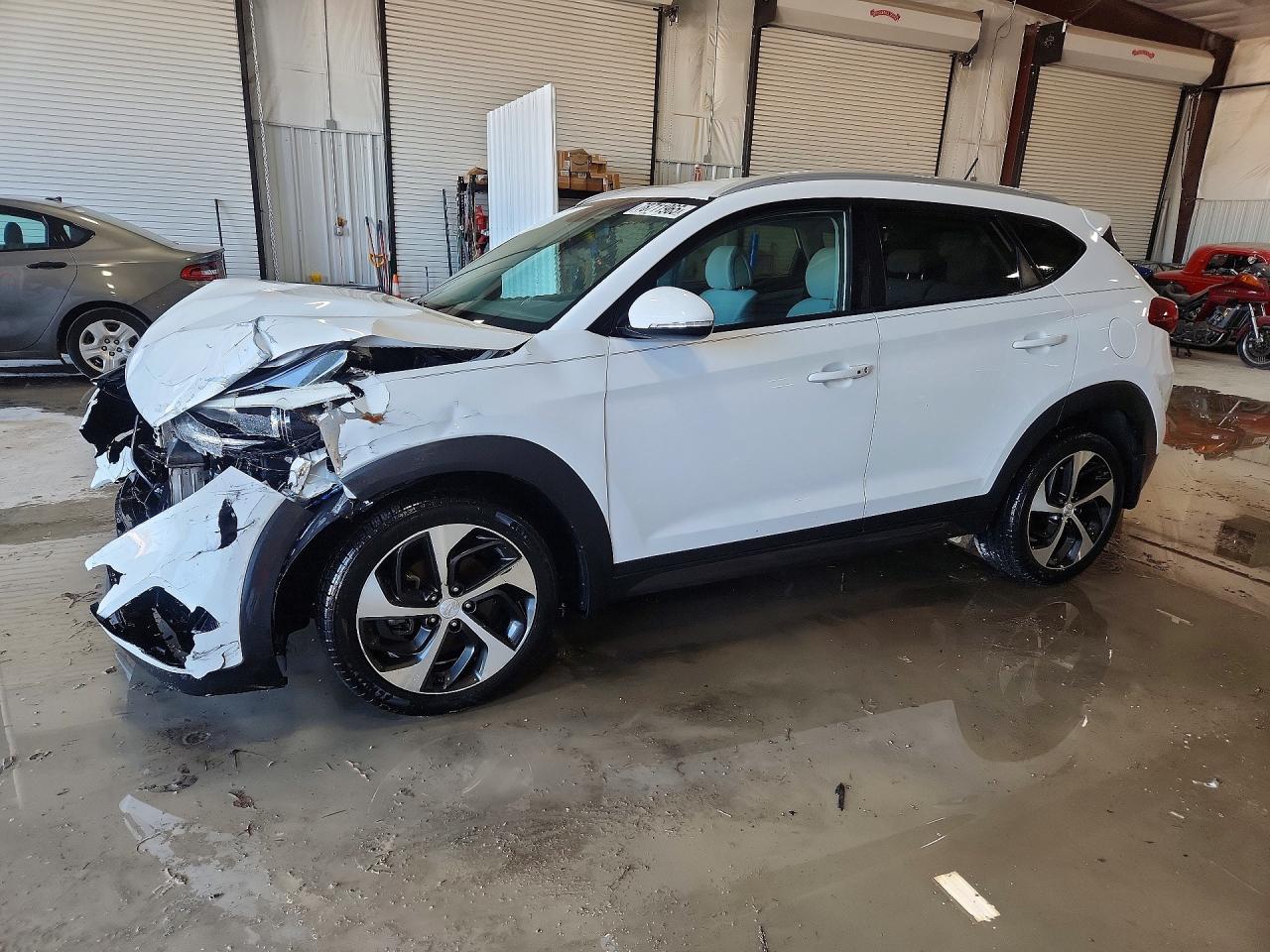 Salvage Hyundai TUCSON Image