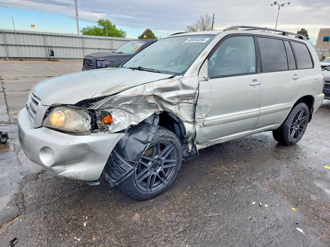 Salvage Toyota Highlander Image