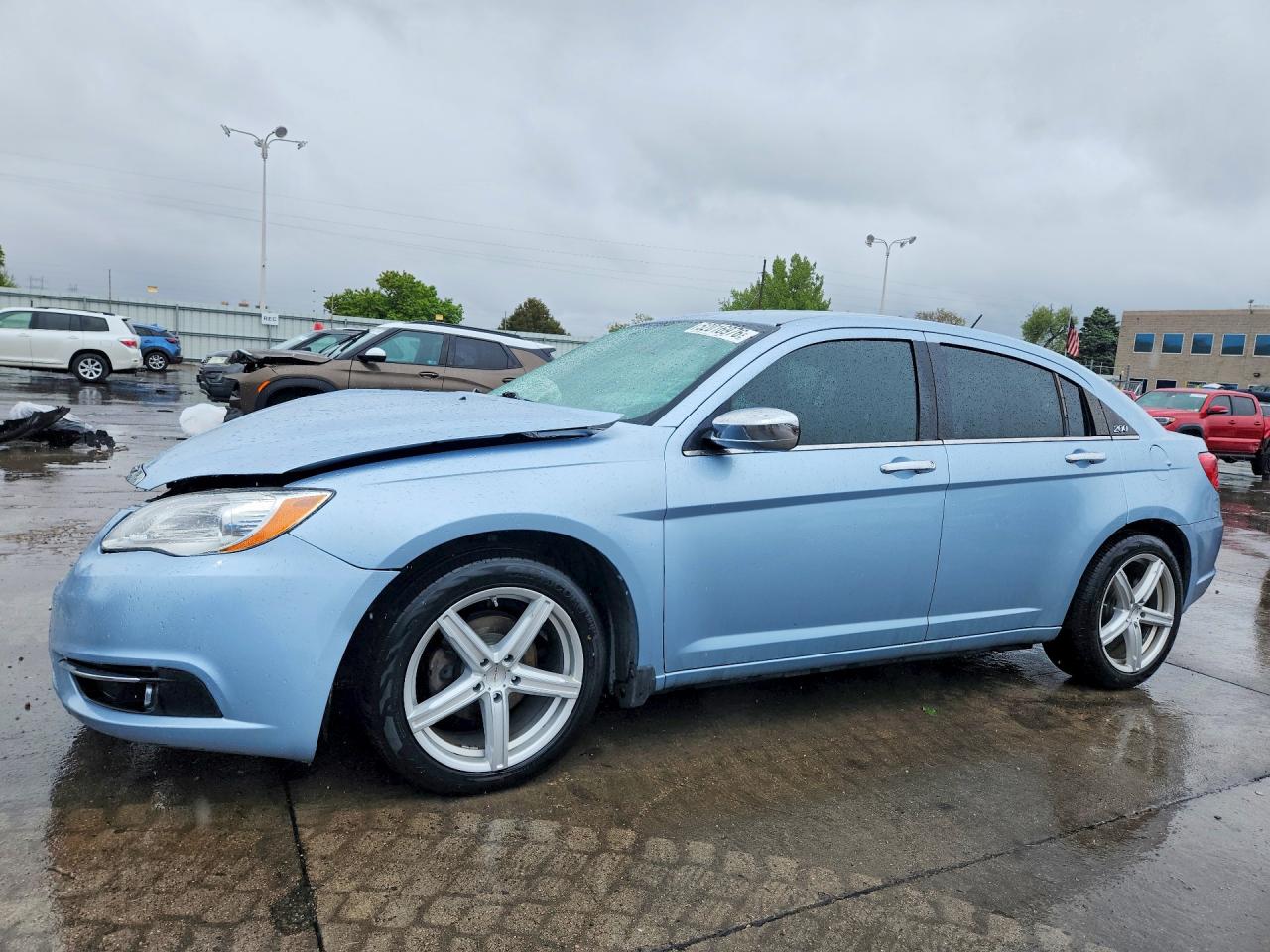 Salvage Chrysler 200 Image