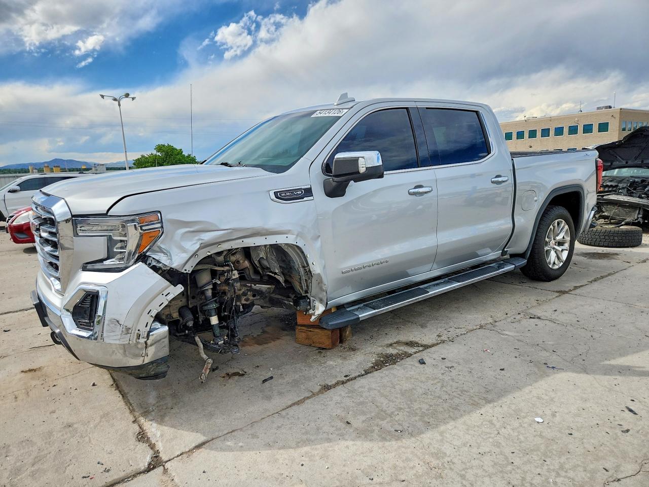 Salvage GMC Sierra Image