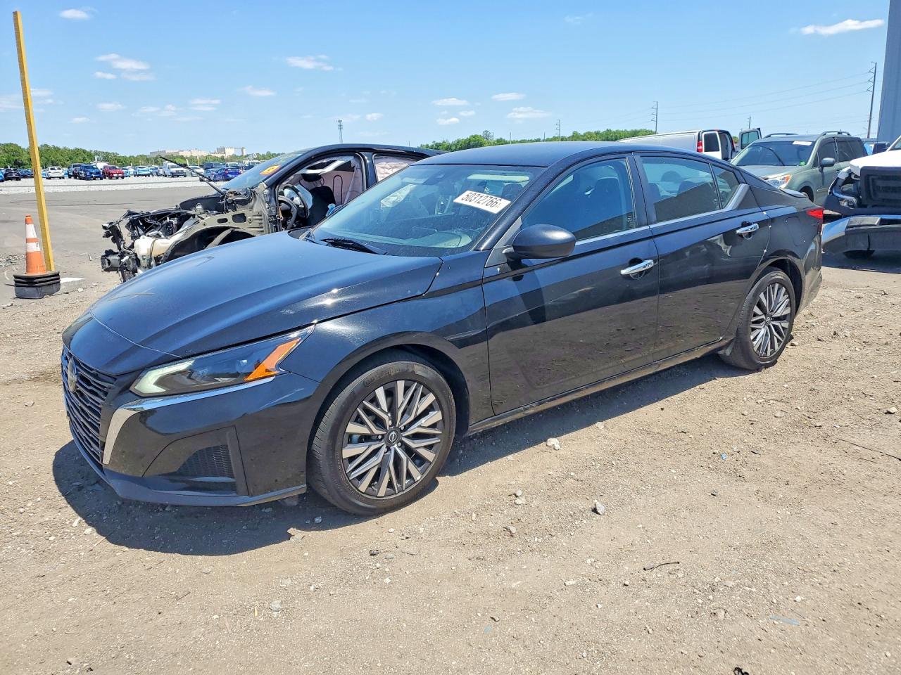Salvage Nissan Altima Image