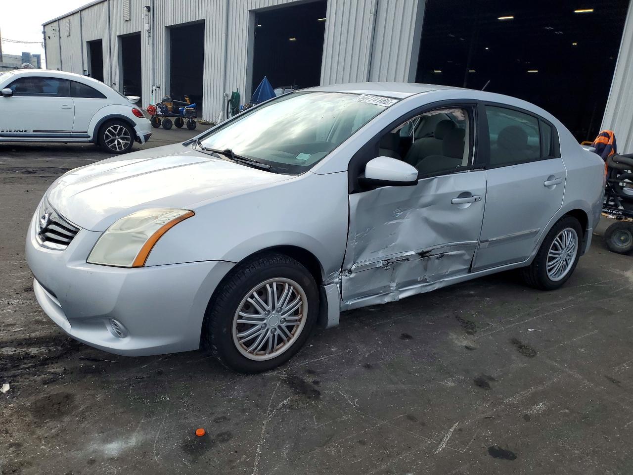 Salvage Nissan Sentra Image