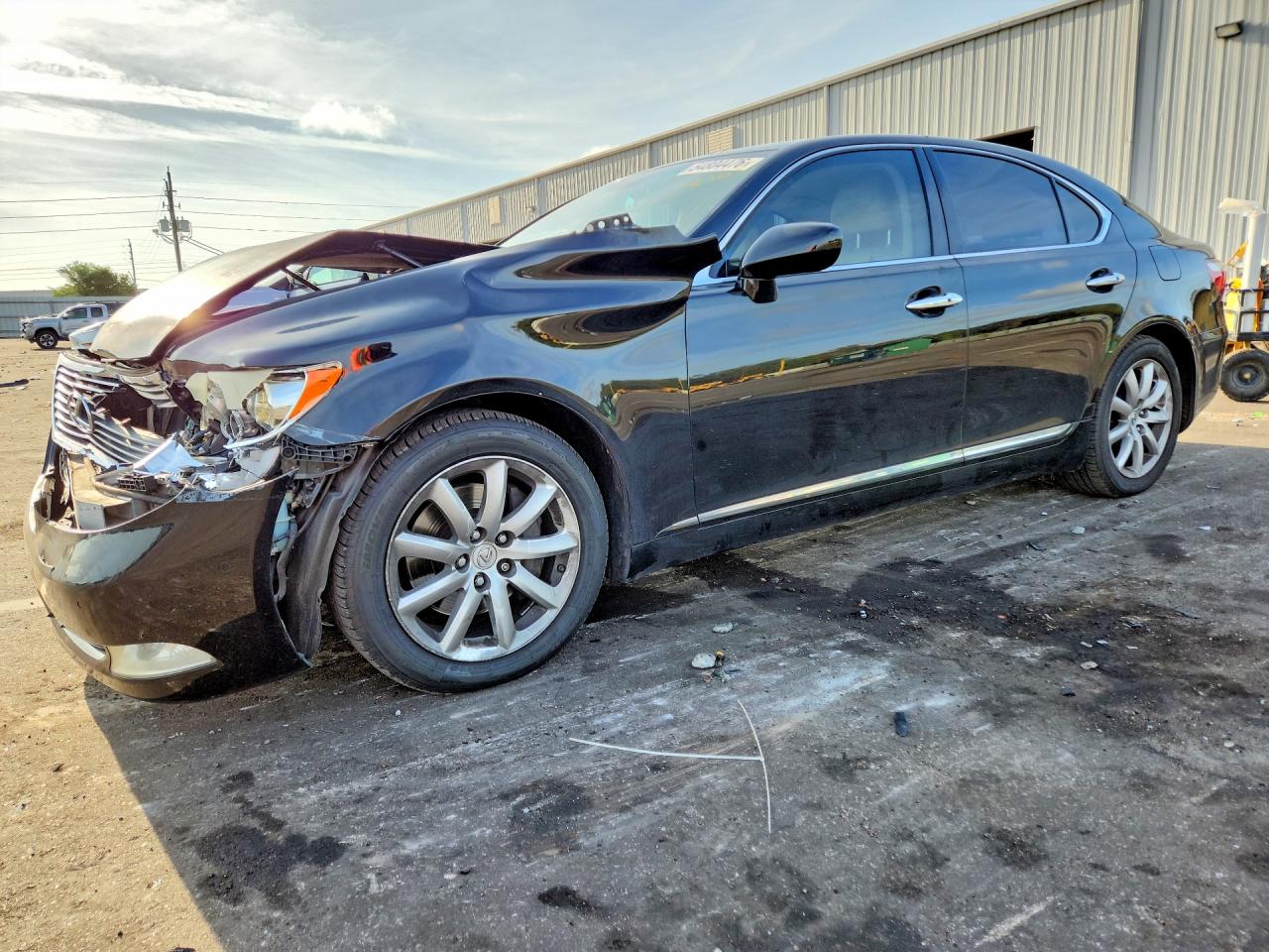 Salvage Lexus LS Image