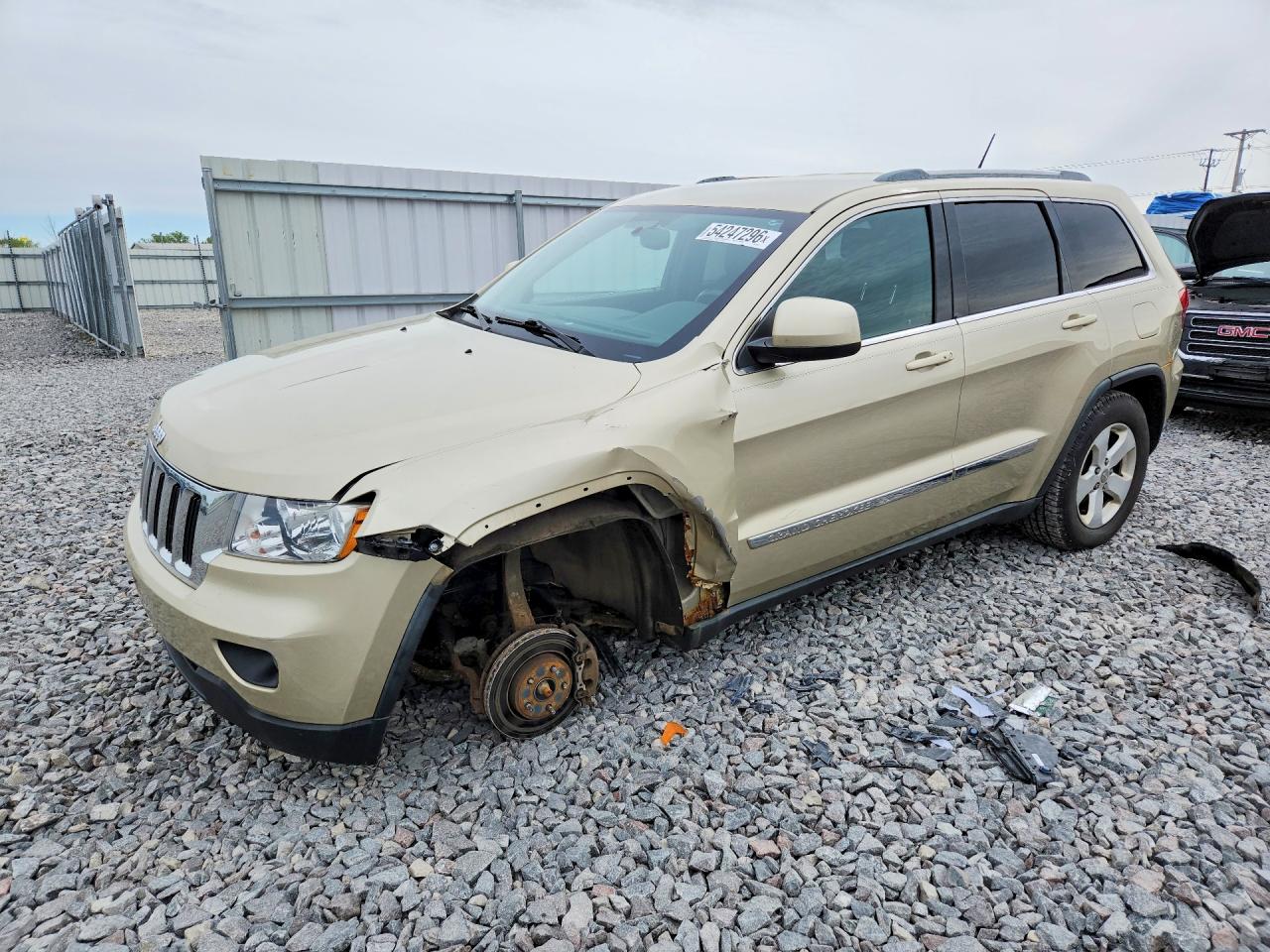 Salvage Jeep Cherokee Image