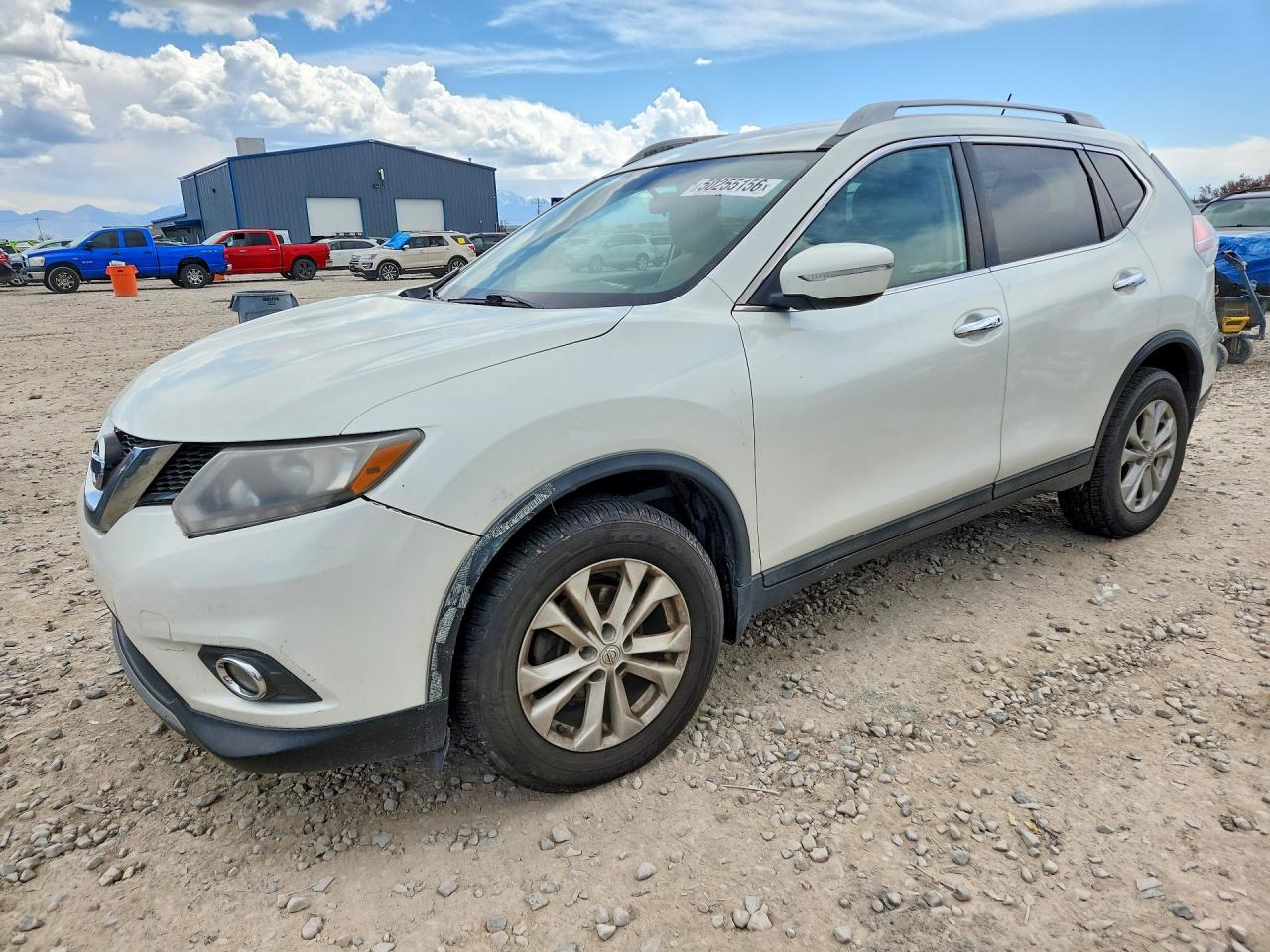 Salvage Nissan Rogue Image