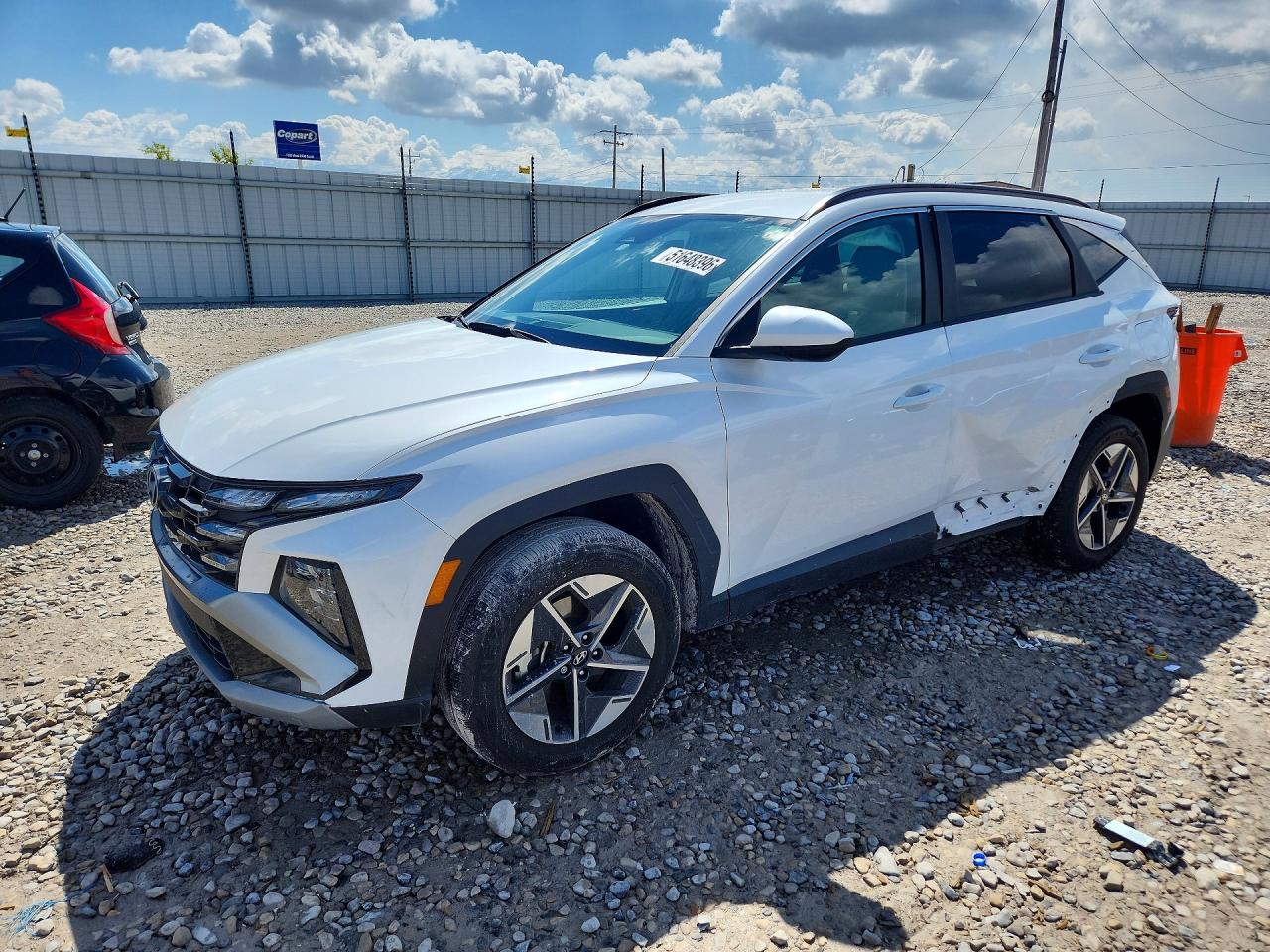 Salvage Hyundai TUCSON Image