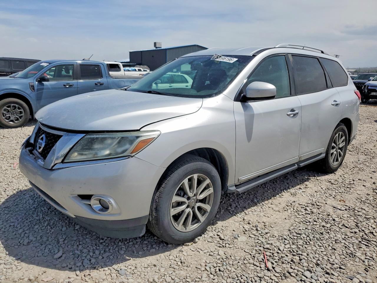 Salvage Nissan Pathfinder Image