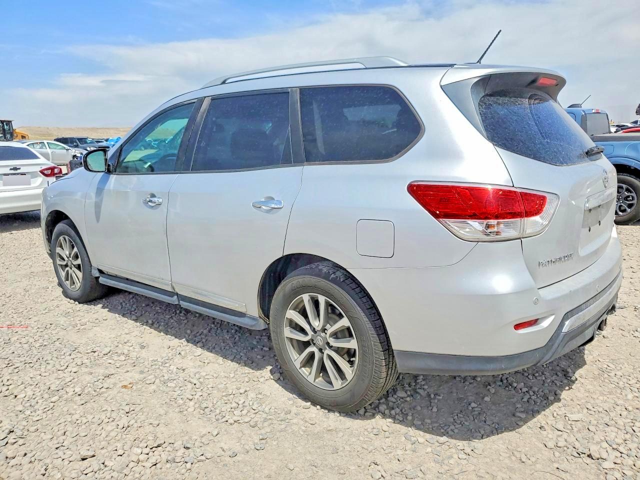 Nissan Pathfinder S