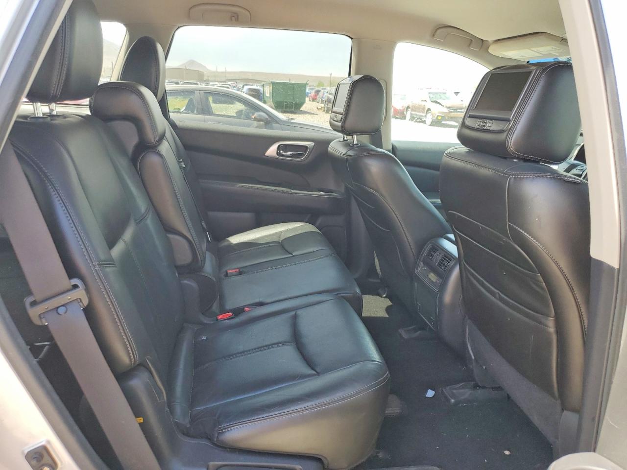 Nissan Pathfinder S
