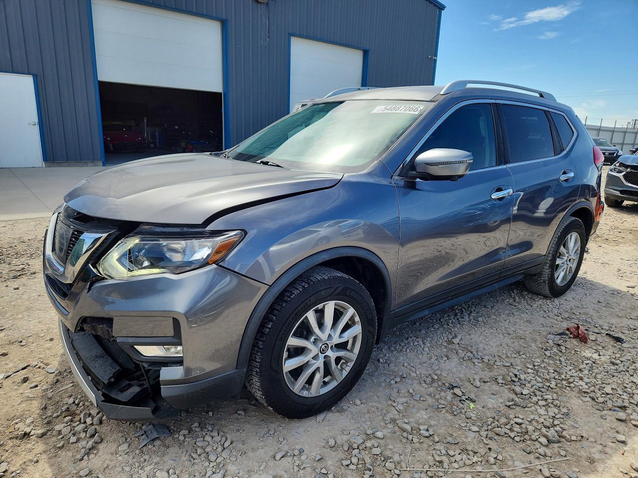 Salvage Nissan Rogue Image