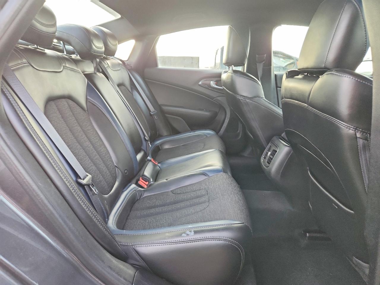 Chrysler 200 S