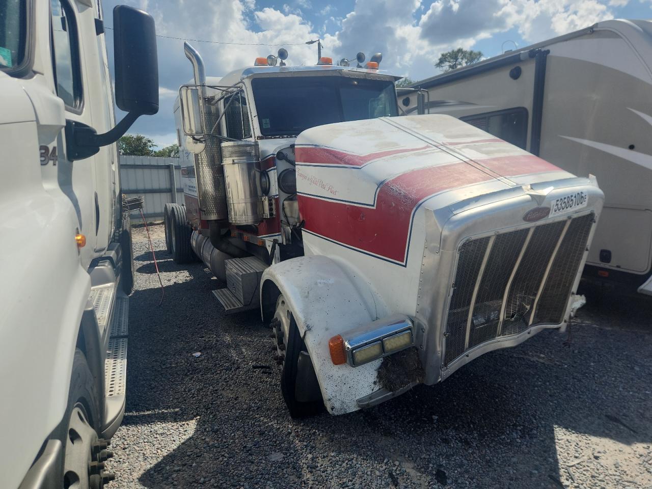 Salvage Peterbilt 378 Image