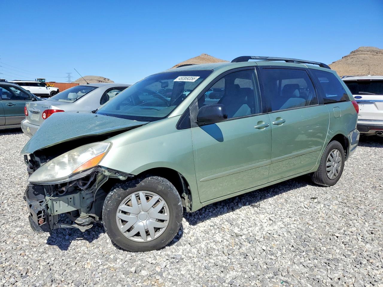 Salvage Toyota Sienna Image