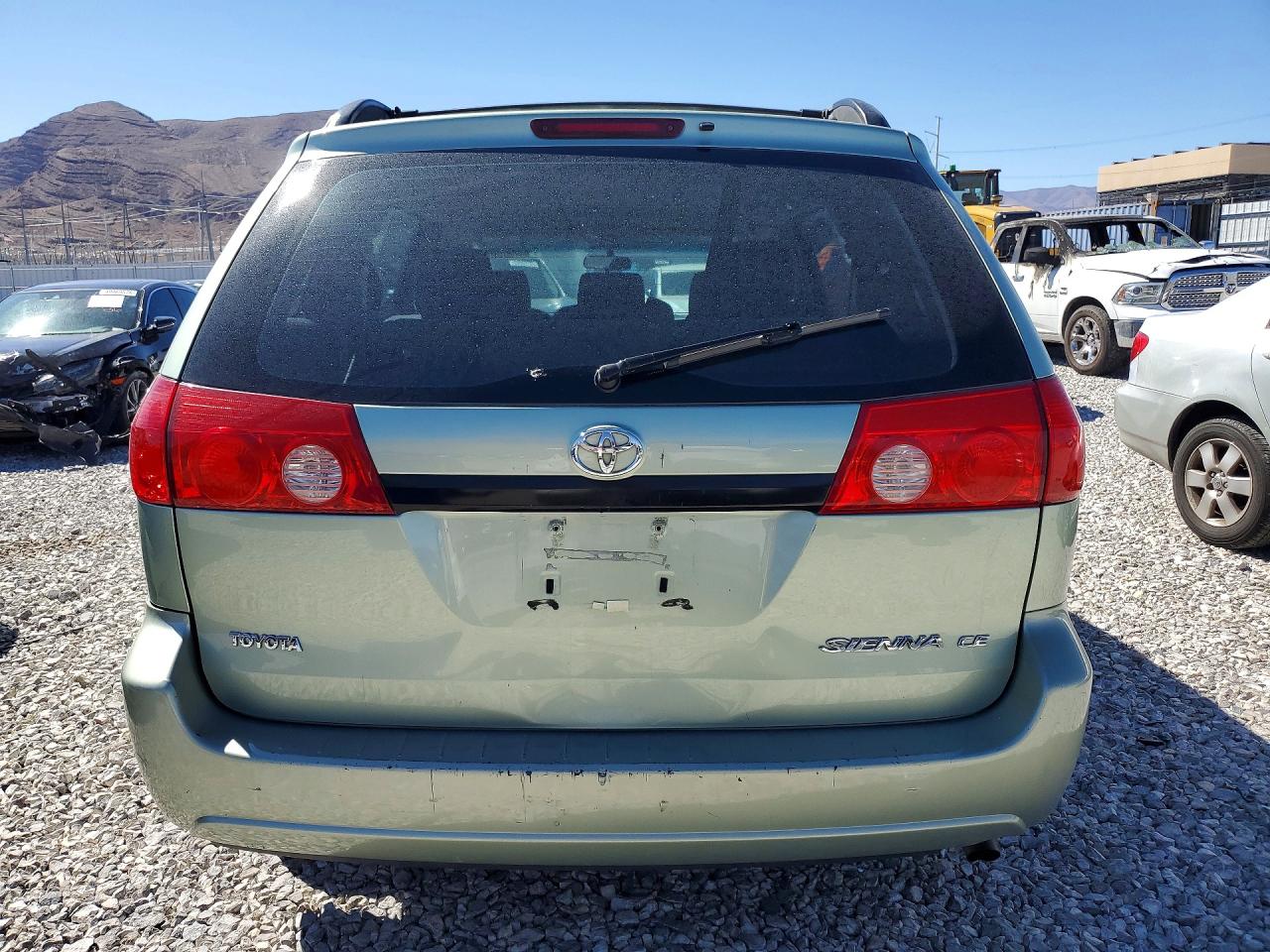 Toyota Sienna Ce
