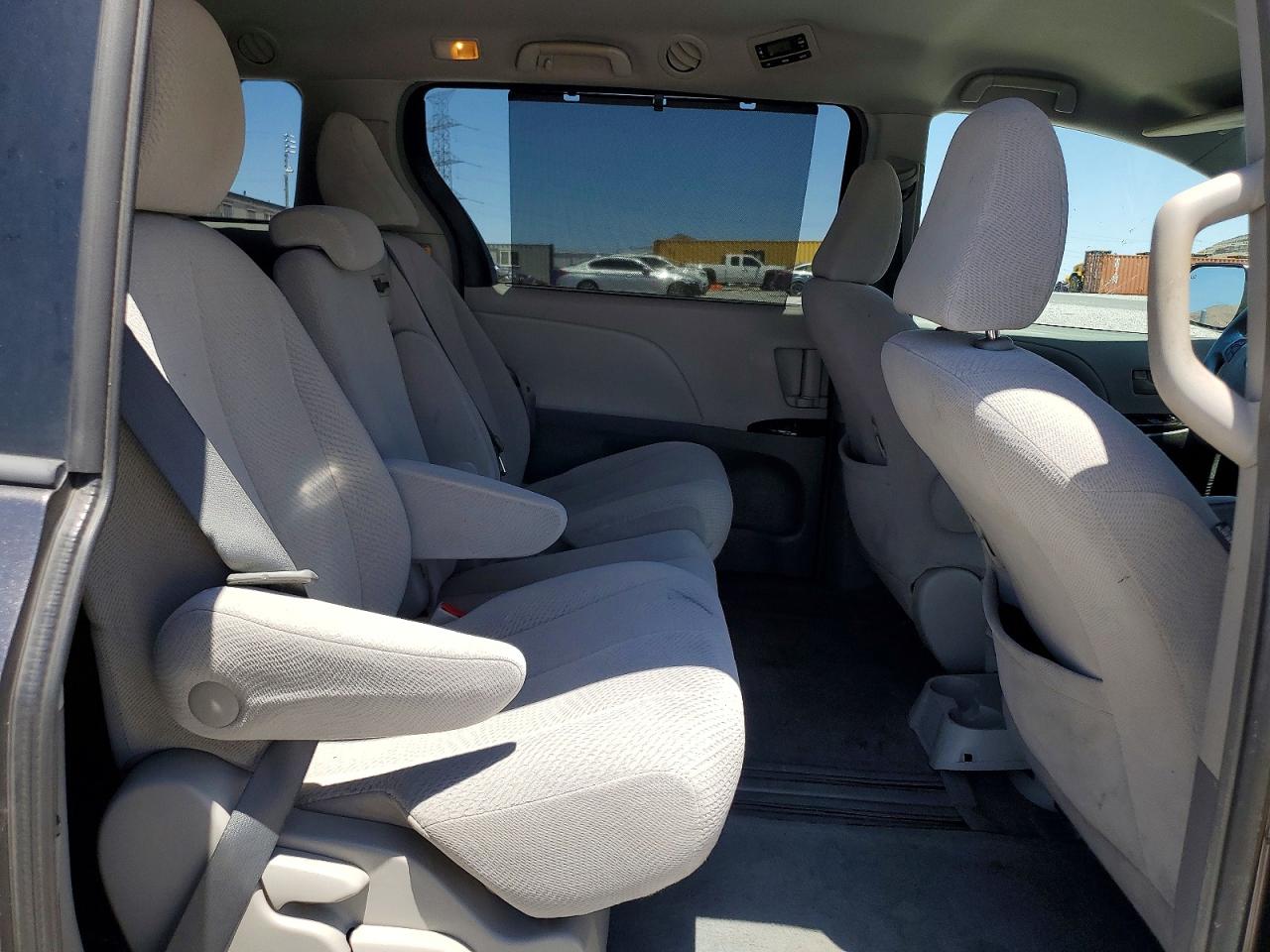Toyota Sienna Le