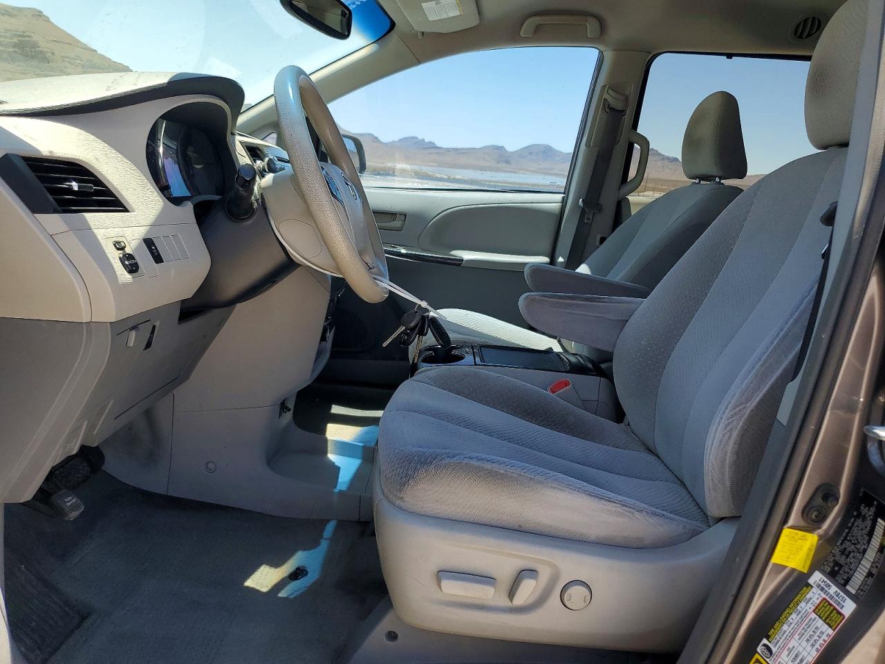 Toyota Sienna Le