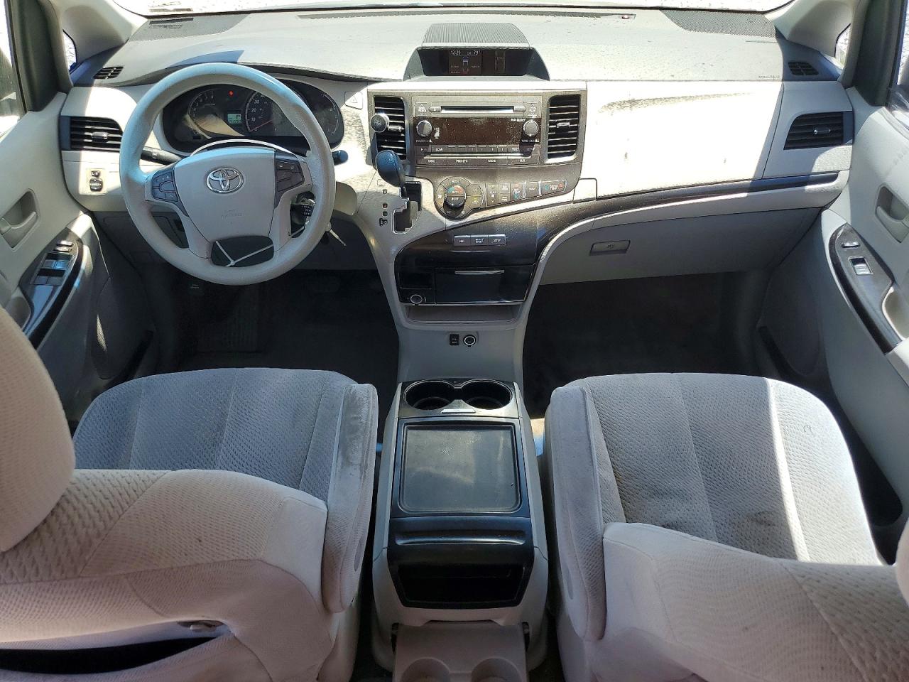 Toyota Sienna Le
