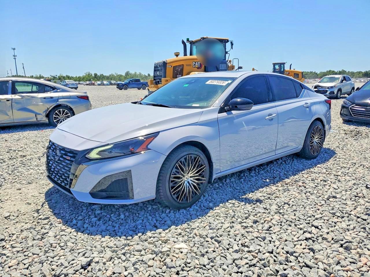 Salvage Nissan Altima Image