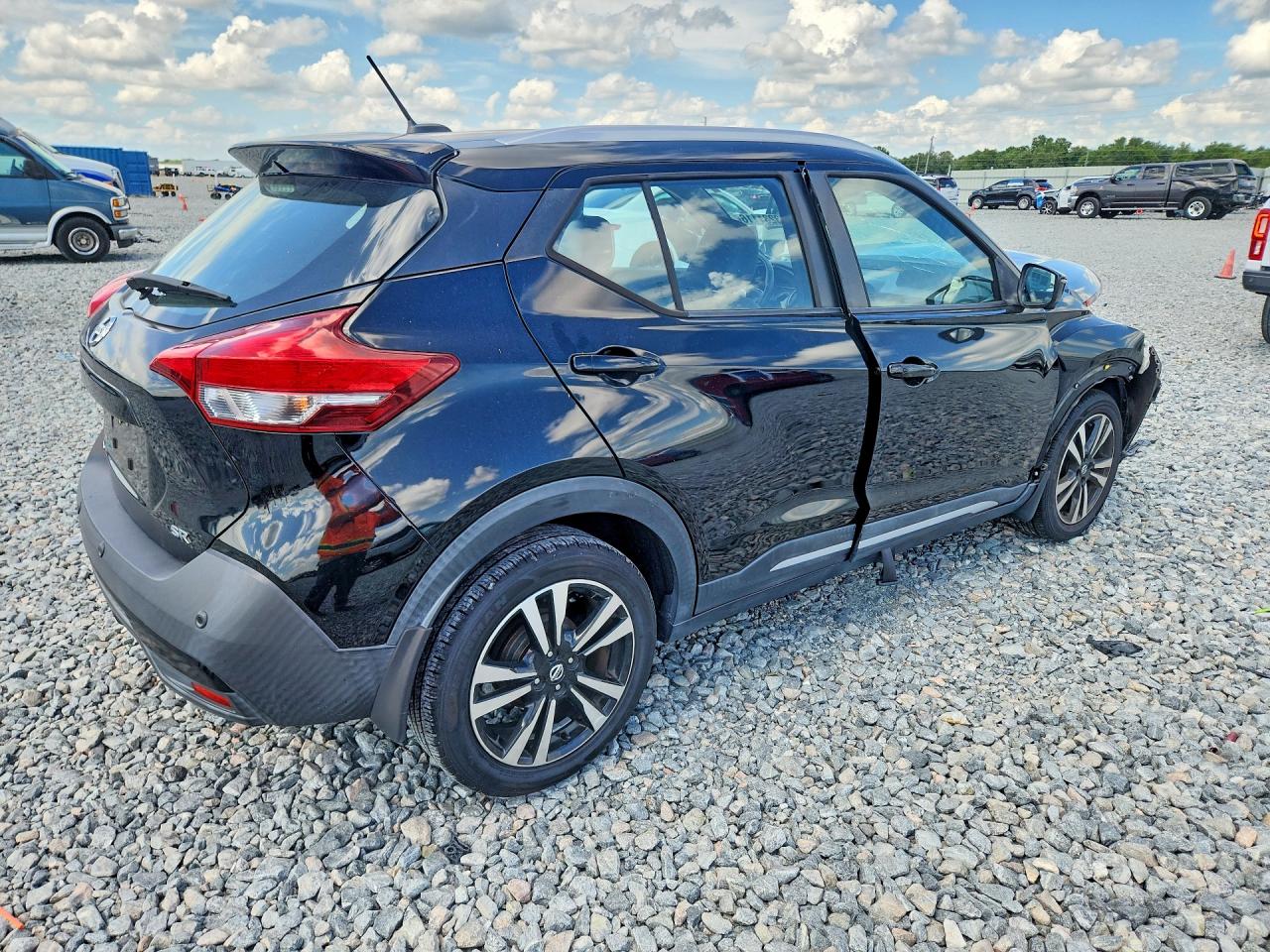 Nissan Kicks Sr