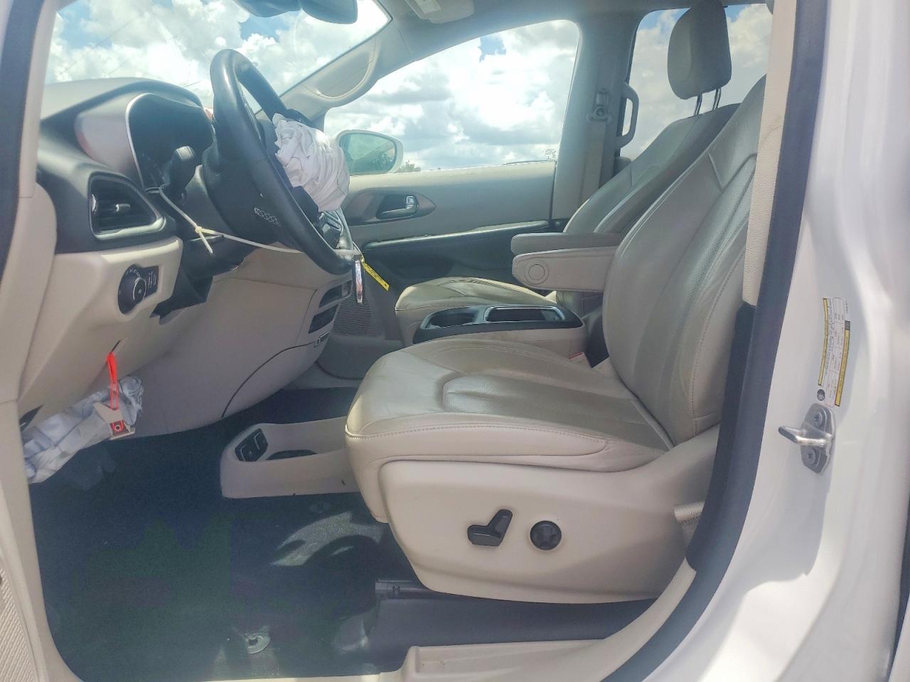 Chrysler Pacifica Touring L Plus