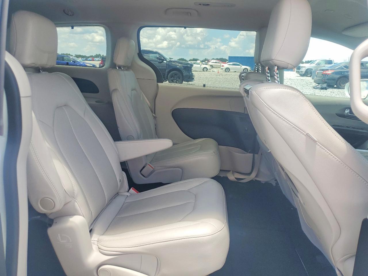 Chrysler Pacifica Touring L Plus