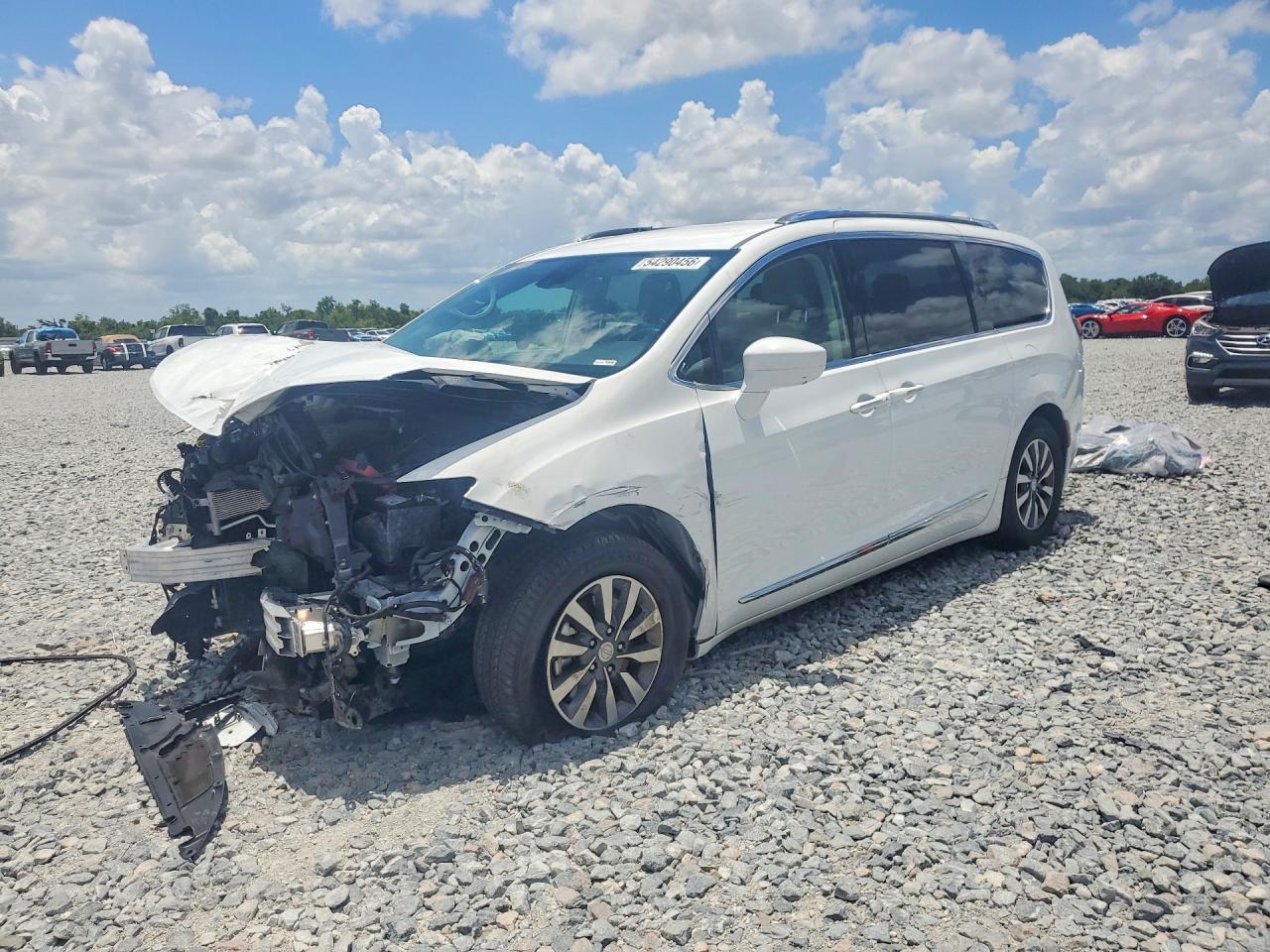 Salvage Chrysler Pacifica Image