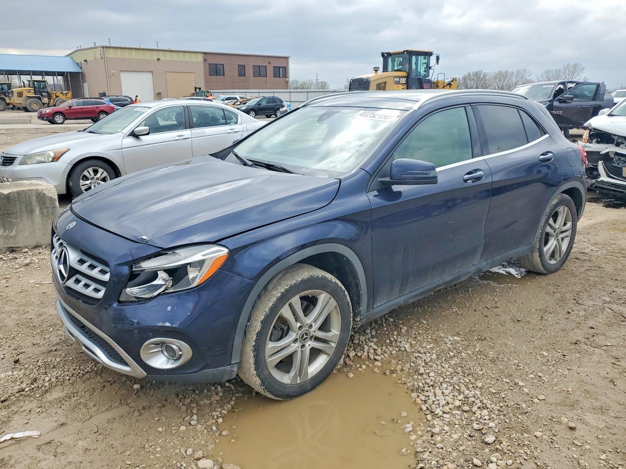 Salvage Mercedes-Benz GLA Image
