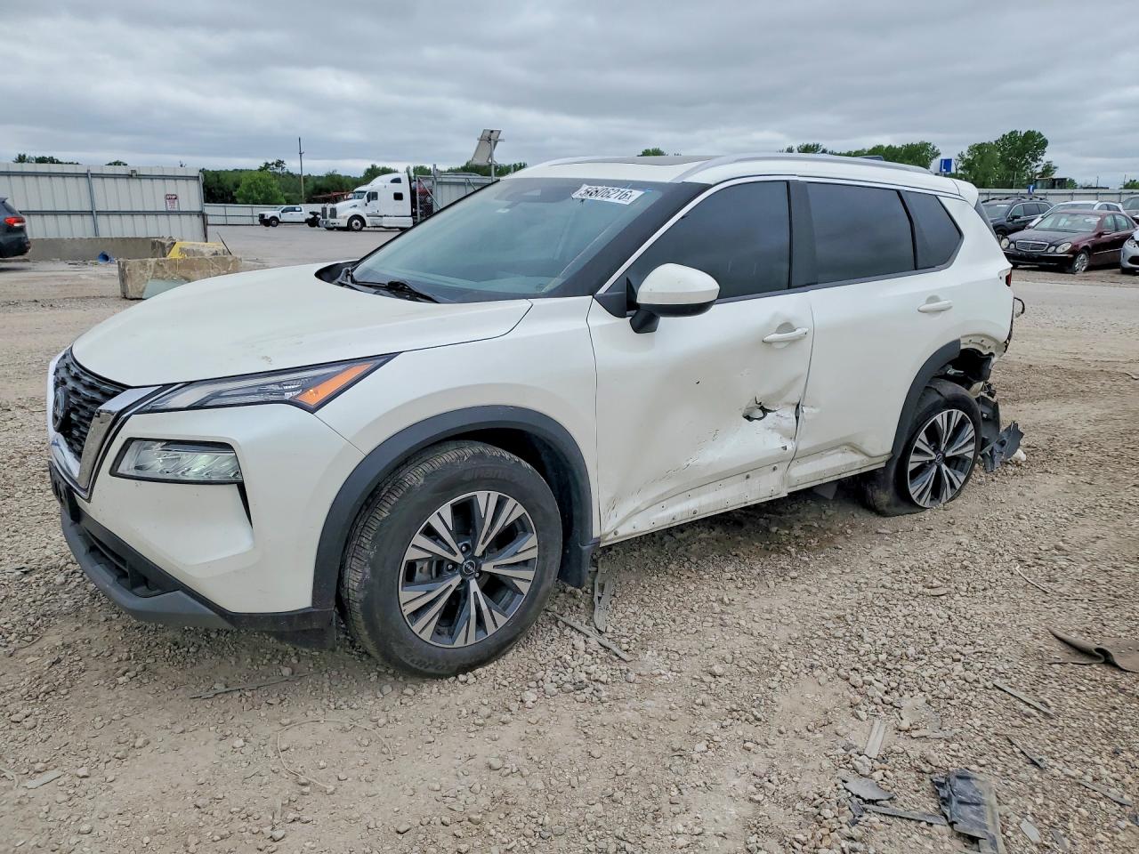 Salvage Nissan Rogue Image