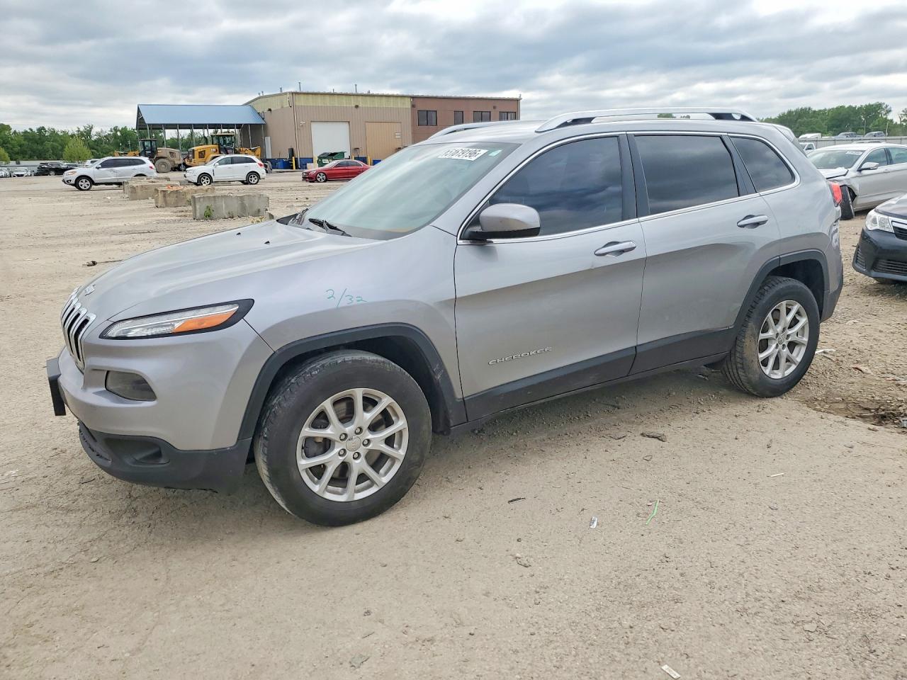 Salvage Jeep Cherokee Image