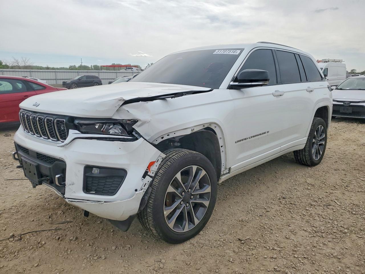 Salvage Jeep Cherokee Image