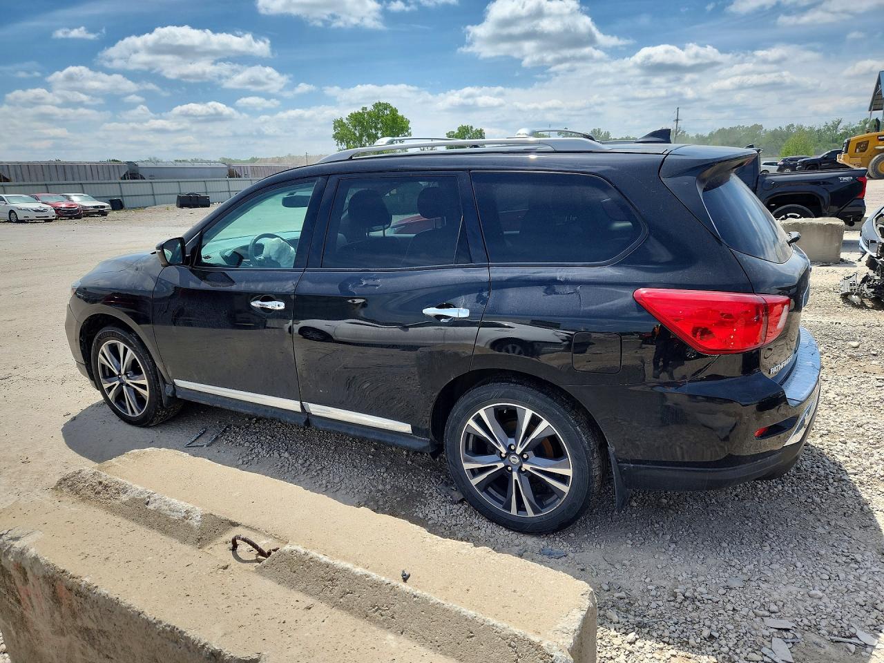 Nissan Pathfinder Platinum