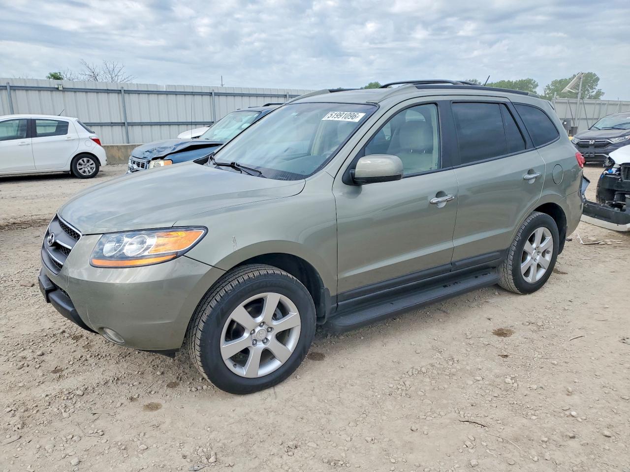 Salvage Hyundai SANTA FE Image