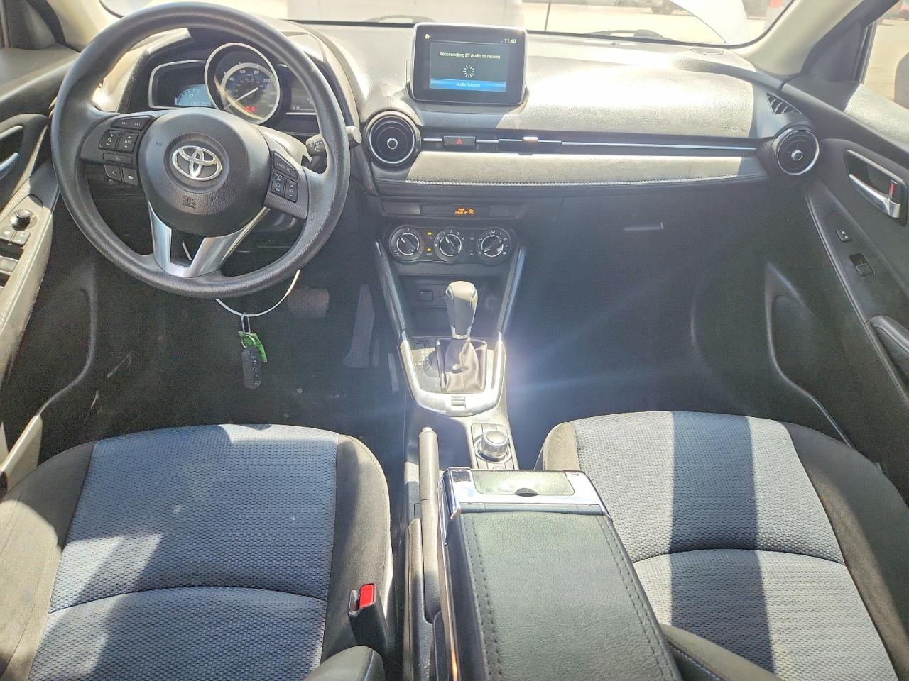 Toyota Yaris Base