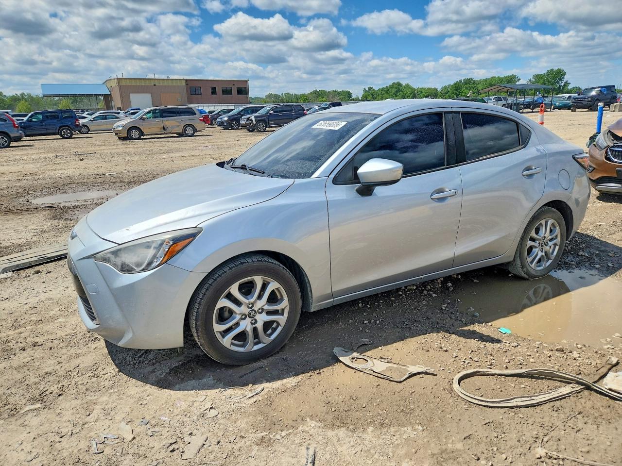 Salvage Toyota Yaris Image