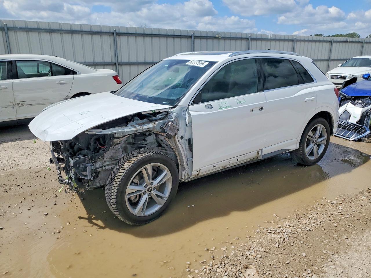 Salvage Audi Q3 Image