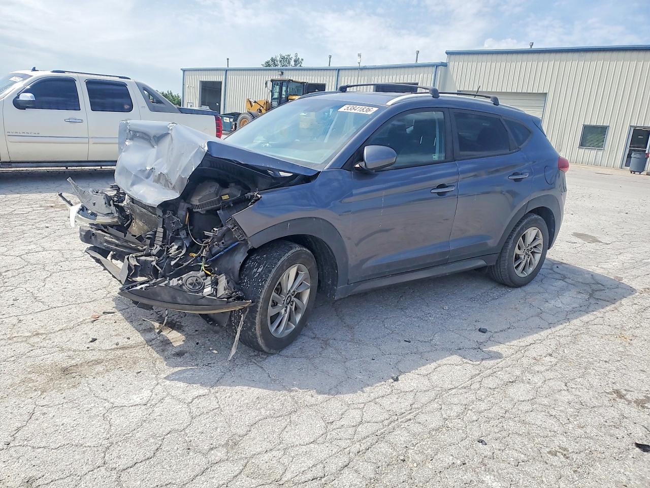 Salvage Hyundai TUCSON Image