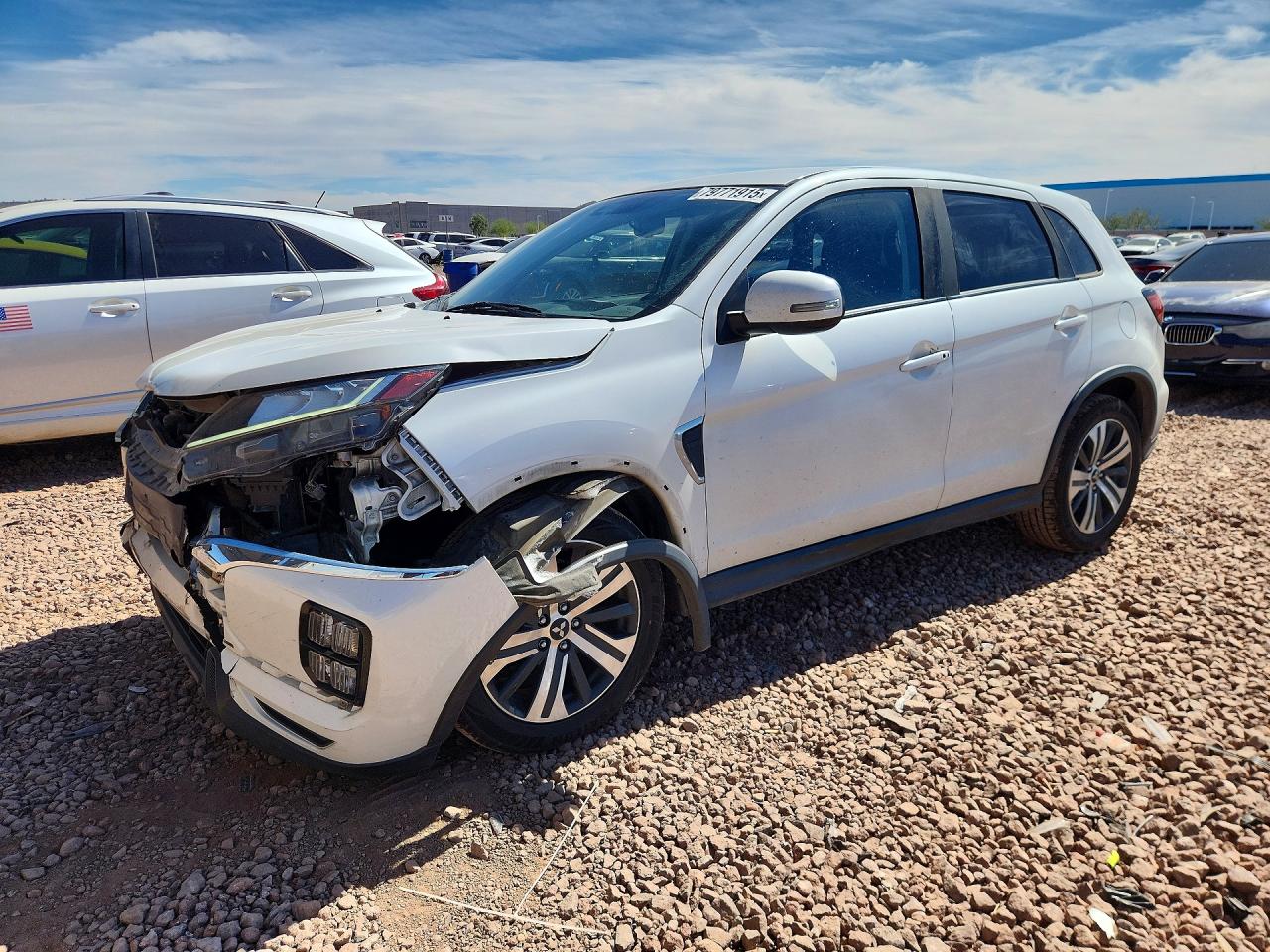 Salvage Mitsubishi Outlander Image