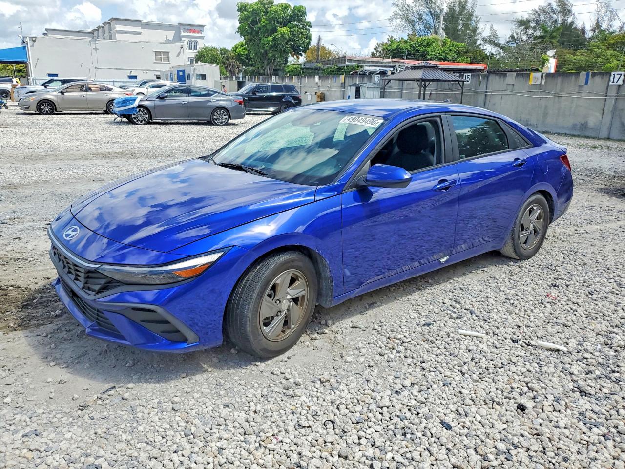 Salvage Hyundai ELANTRA Image