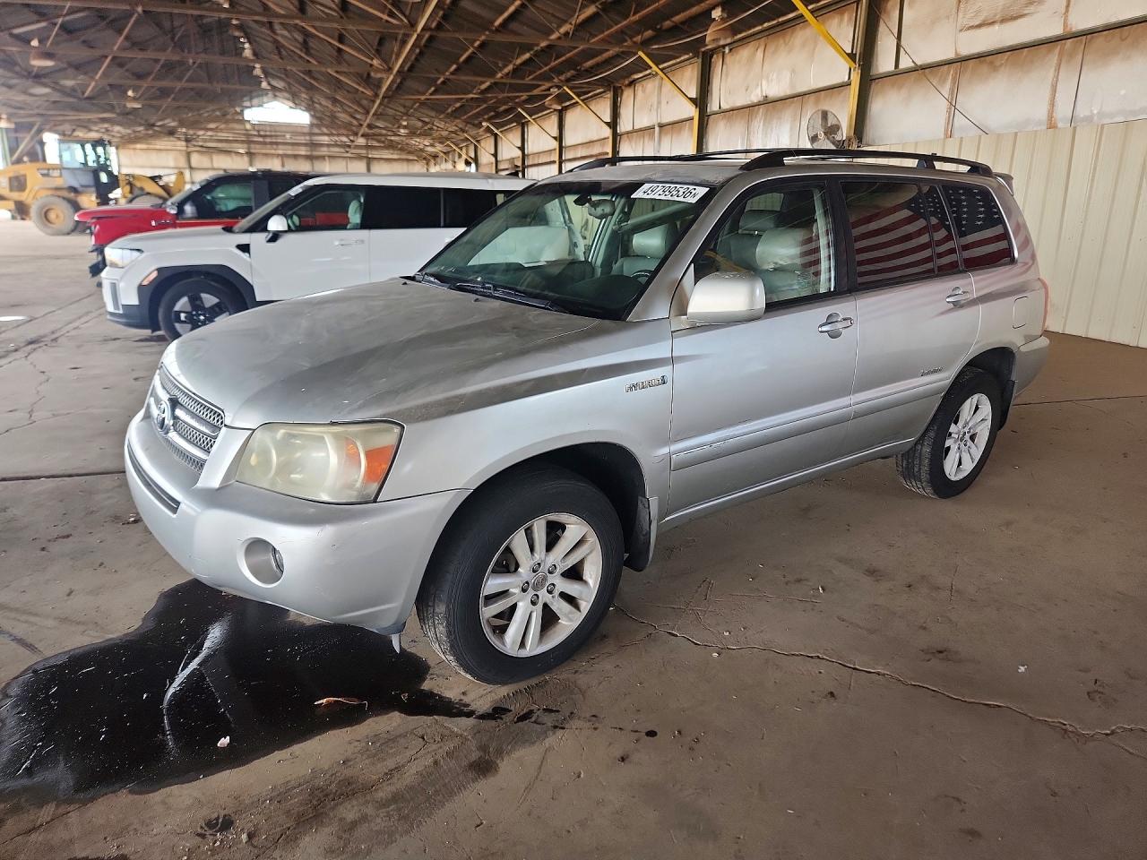 Salvage Toyota Highlander Image