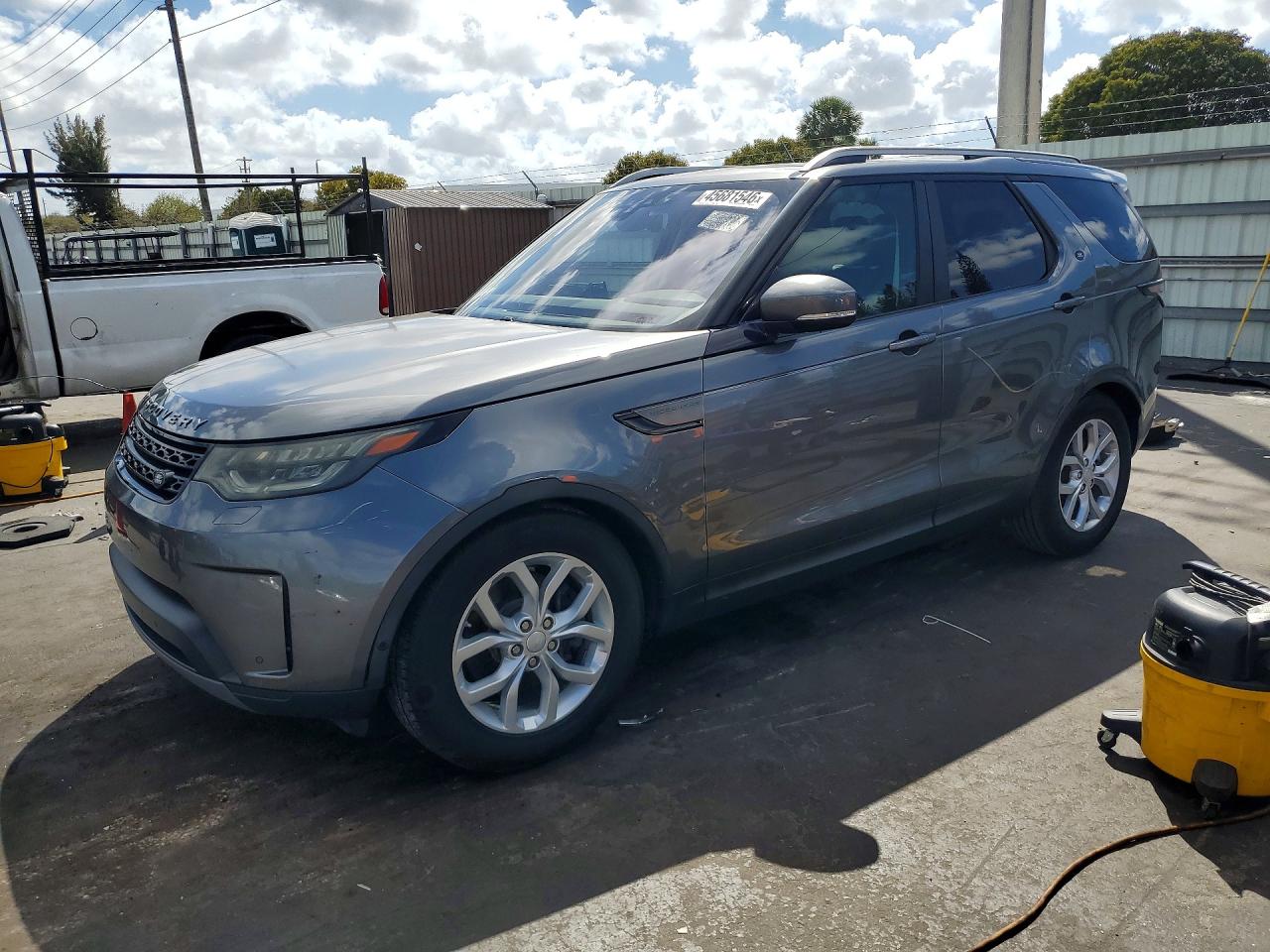Salvage Land Rover Discovery Image