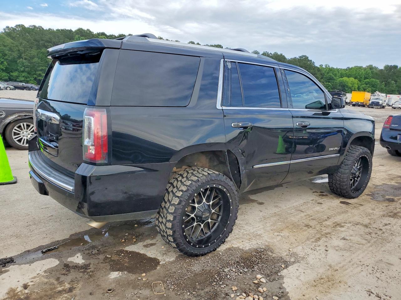 GMC Yukon Denali