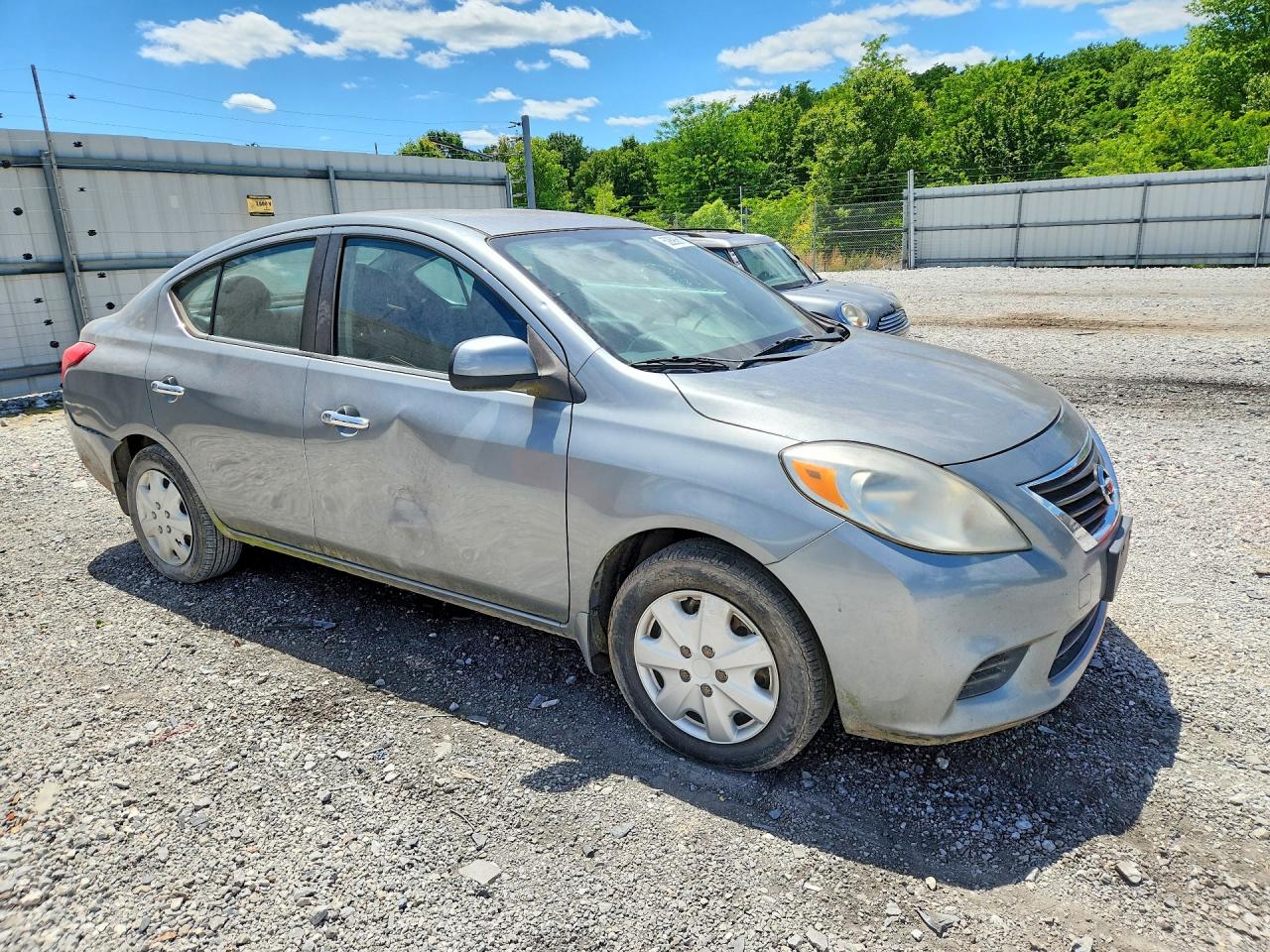 Nissan Versa 1.6 S