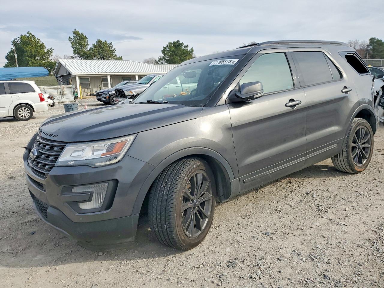 Salvage Ford Explorer Image