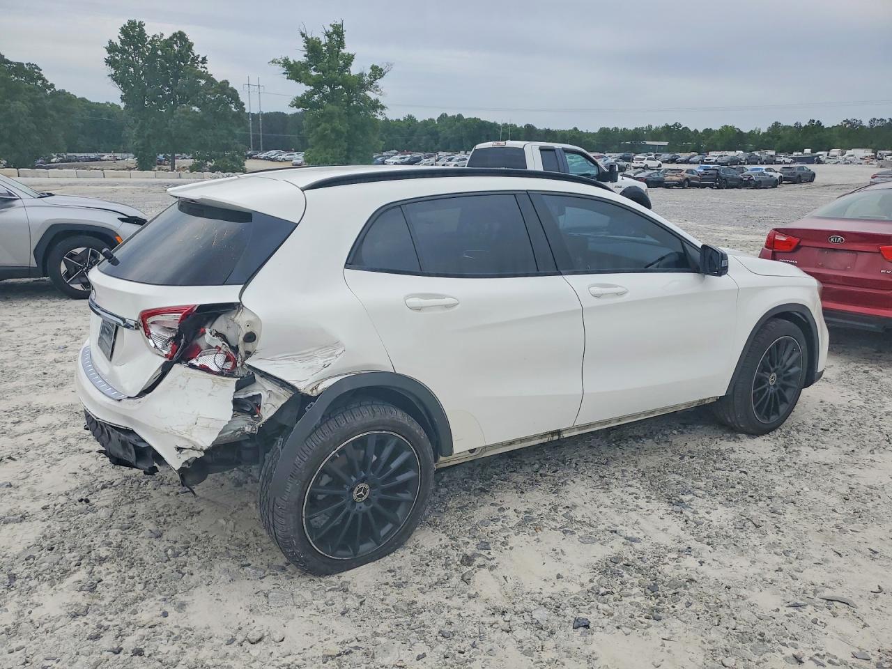 Mercedes-Benz GLA 250