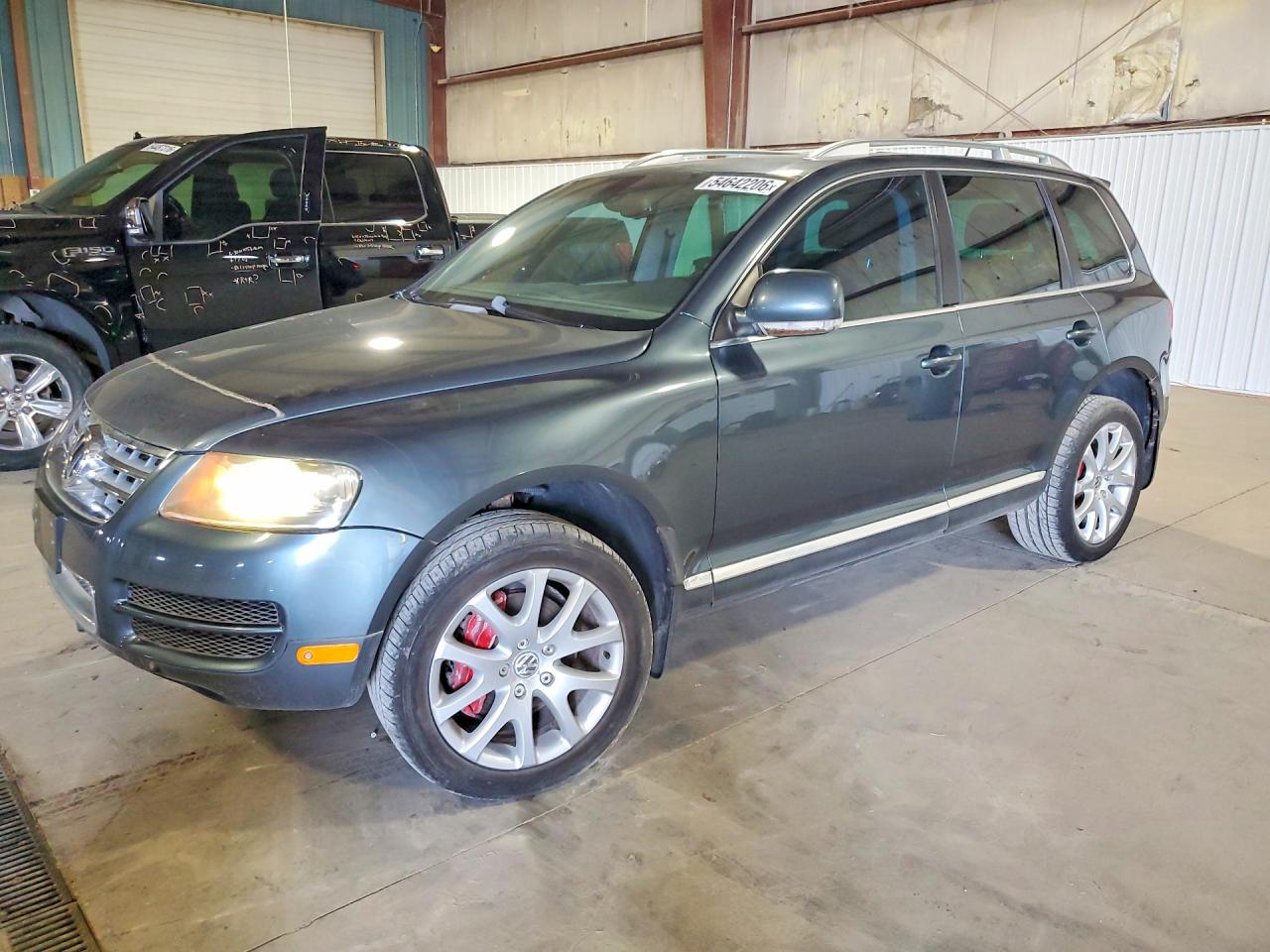 Salvage Volkswagen Touareg Image