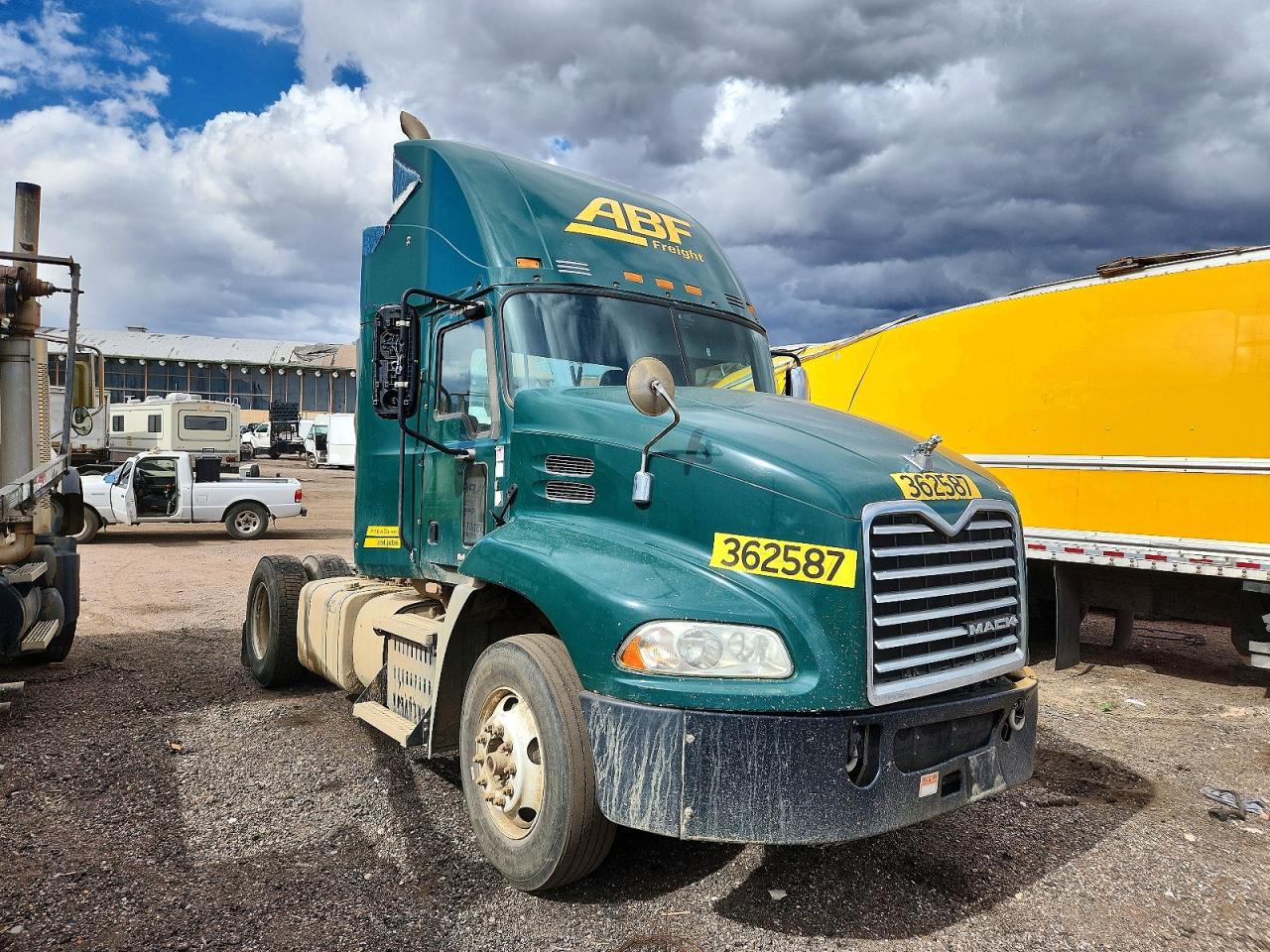 Salvage Mack Cxu613 Image