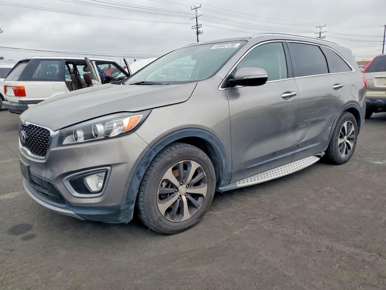 Salvage Kia Sorento Image